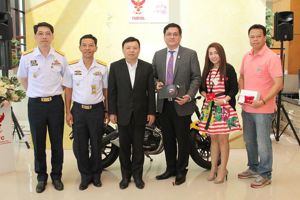 พิธีมอบของรางวัลจากการจำหน่ายสลากบำรุงสภากาชาดไทยประจำปี 2558