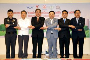 สำนักงาน กสทช. ร่วม 4 องค์กร เดินหน้านำสายสื่อสารลงดิน ดำเนินการหักเสาไฟฟ้าตามแผนเส้นทางแรก ตั้งแต่แยกตึกชัยถึงราชวิถี 15