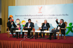 ผศ.ดร.ธวัชชัย จิตรภาษ์นันท์ เปิดโครงการอบรมเสวนาให้ความรู้เรื่องการรวมกลุ่มเพื่อการกำกับดูแลกันเองแก่ผู้ประกอบกิจการกระจายเสียงและโทรทัศน์ ภาคใต้ที่ อ.หาดใหญ่ จ.สงขลา เป็นแห่งที่ 3 