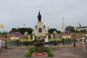 สำนักงาน กสทช. วางพวงมาลาถวายราชสักการะ สมเด็จพระนารายณ์มหาราช