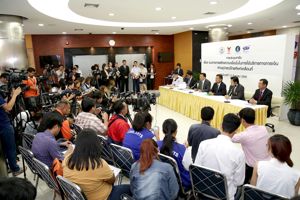 แถลงข่าวการประชุมหารือ เรื่อง แนวทางการสร้างความเชื่อมั่นในการใช้บริการทางการเงินผ่านอุปกรณ์โทรศัพท์เคลื่อนที่